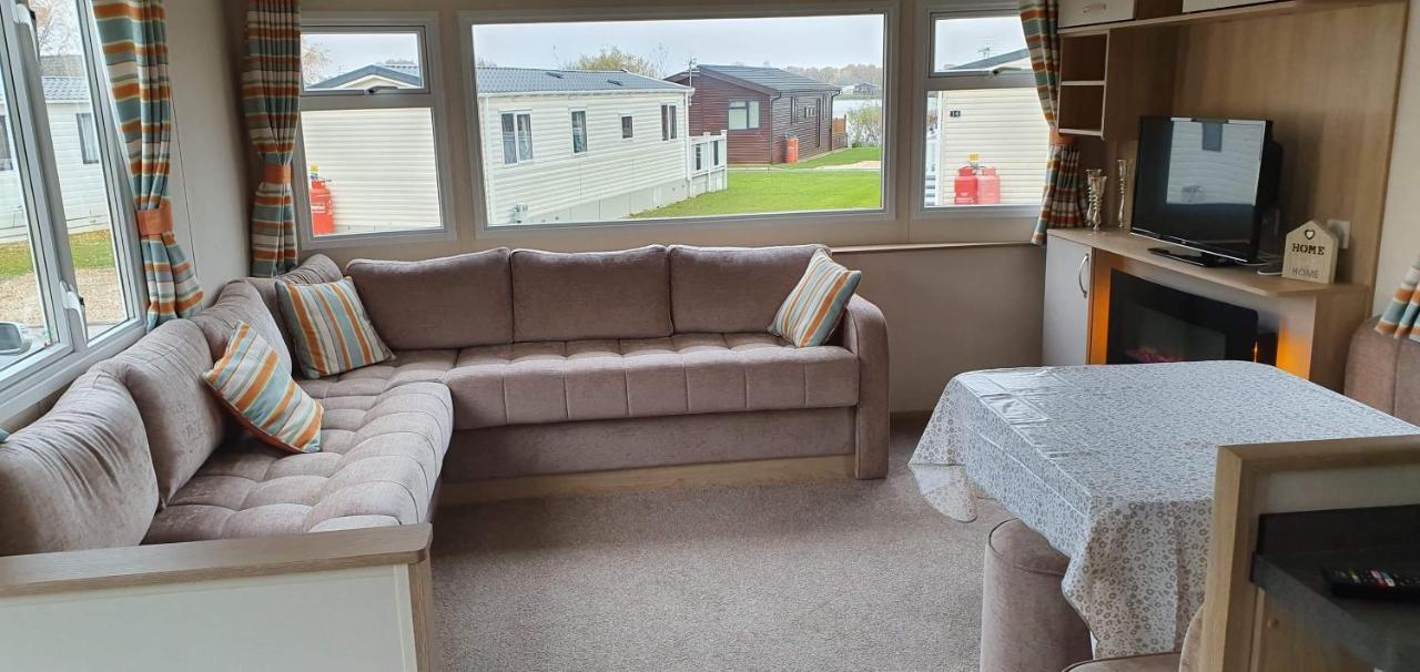 Ksr Hot Tub Holiday Home At Tattershall Lakes Bagian luar foto