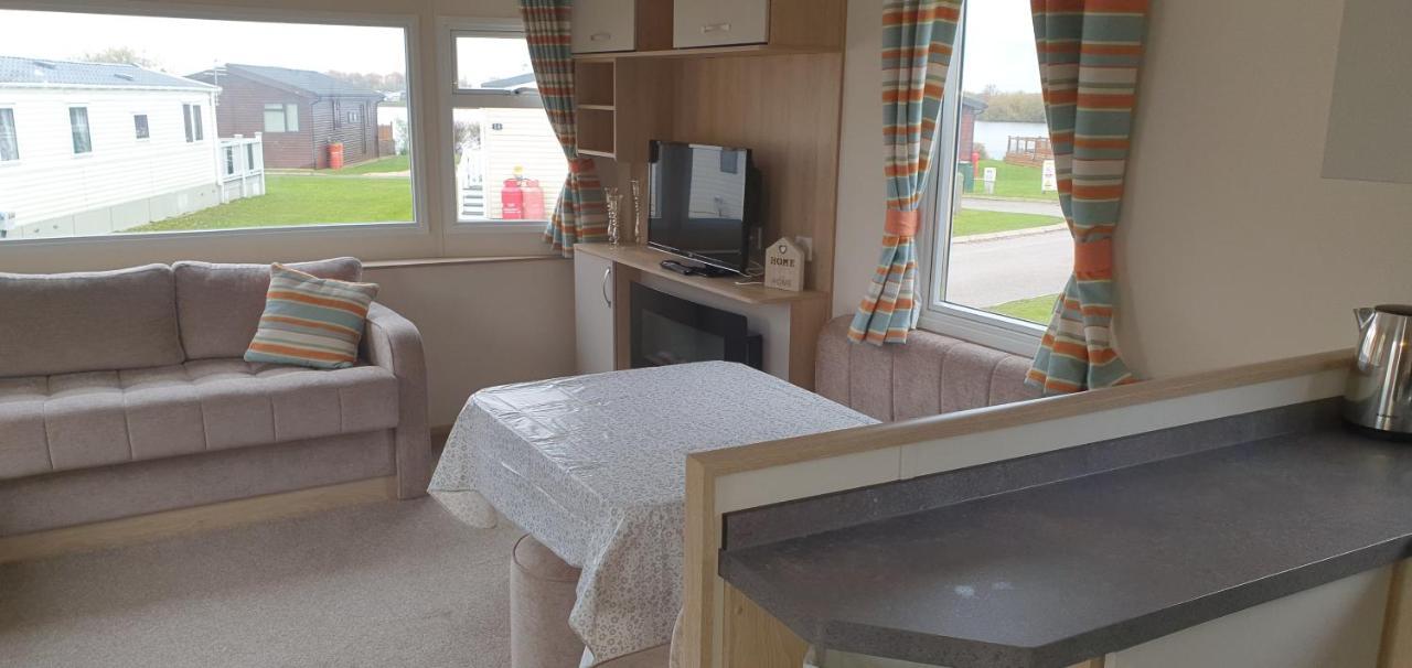 Ksr Hot Tub Holiday Home At Tattershall Lakes Bagian luar foto