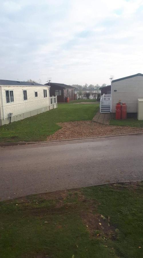 Ksr Hot Tub Holiday Home At Tattershall Lakes Bagian luar foto
